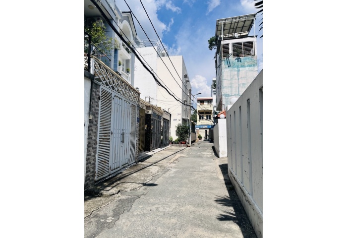 HẺM Ô TÔ ĐẬU CỬA - 72,2M2 - NHÀ CẤP 4 TIỆN XÂY MỚI - CÓ 4 PHÒNG CHO THUÊ THU NHẬP GẦN 10TR/THÁNG - ĐƯỜNG SỐ 9 